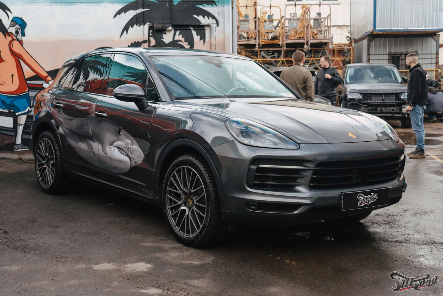 Спасательная операция для акул на Porsche Cayenne от Fat Tony!